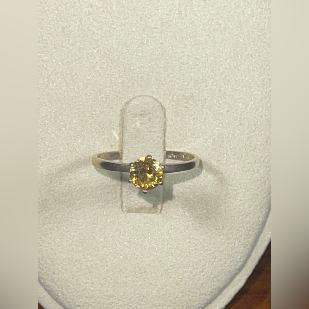 10k Solid Yellow Gold 0.84ctw Yellow Sapphire Ring 1.2 Grams